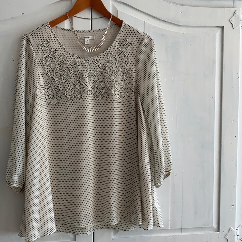 Ladies Blouse by Sophie Max and is size M
